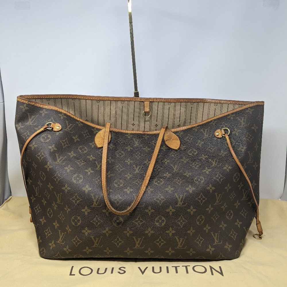 LOUIS VUITTON Neverfull GM Shoulder Bag - Picture 16 of 16
